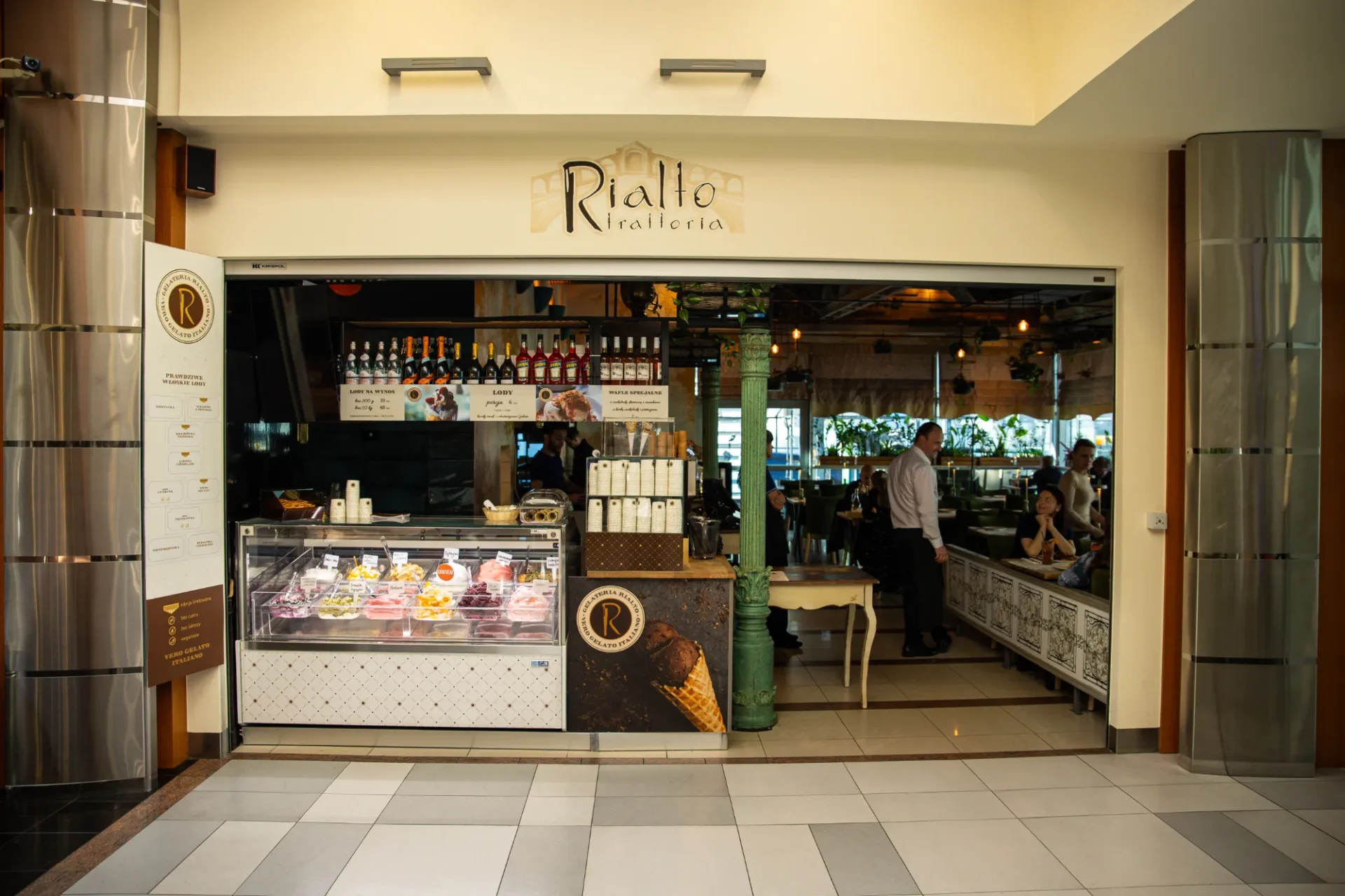wejście do restauracji z pasażu na Ruczaju